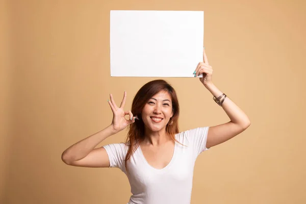 Young Asian woman show OK with  white blank sign. — Stock Photo, Image