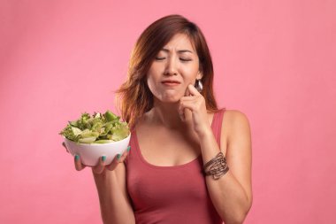Asyalı kadın nefret salata.