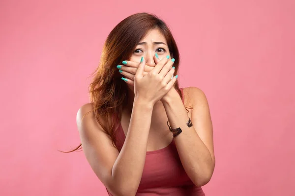 Bela jovem ásia mulher fechar ela boca . — Fotografia de Stock