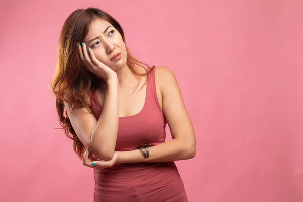 Beautiful young Asian woman get bored. — Stock Photo, Image