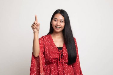 Asyalı kadın parmak ile ekranın dokunmadan.