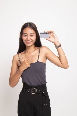 Bir boş kartı noktasına genç Asyalı kadın.