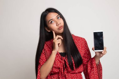 Cep telefonlu genç Asyalı kadın..