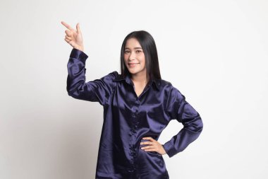 Genç Asyalı kadın gülümseme ve nokta.