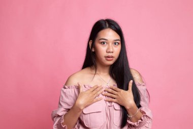 şok genç Asyalı kadın.