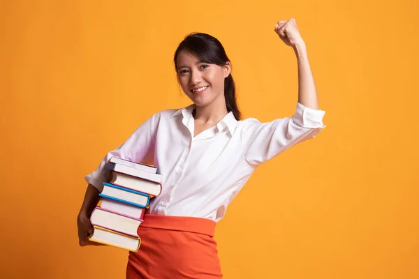 Young Asian woman studying  with may books. — Stock Photo, Image
