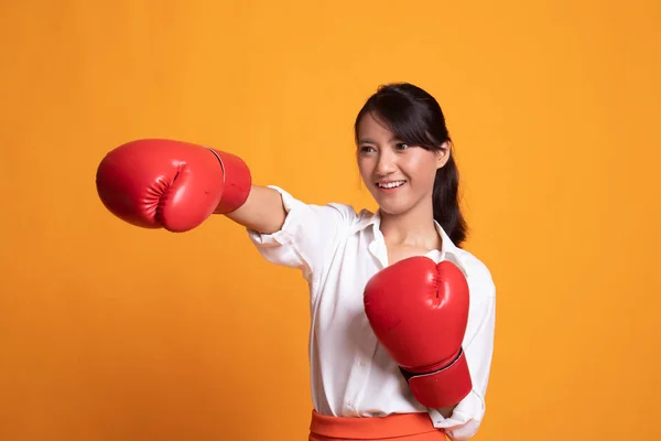 Young Asian woman with red boxing gloves. — Stock Photo, Image