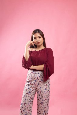 Asyalı güzel bir kadının portresi..