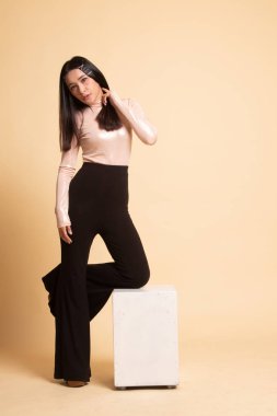 Asyalı güzel bir kadının portresi.