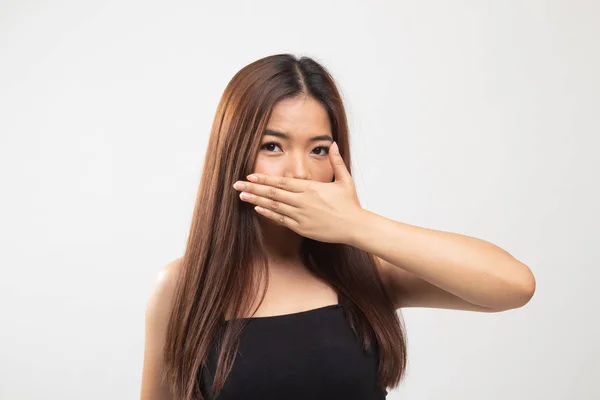 Junge asiatische Frau schließt ihren Mund mit der Hand. — Stockfoto