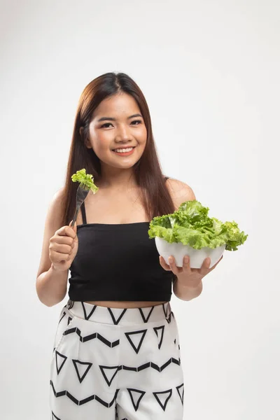 Donna asiatica sana con insalata . — Foto Stock