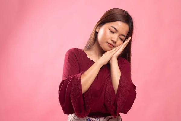 Vacker ung asiatisk kvinna med sova gest. — Stockfoto