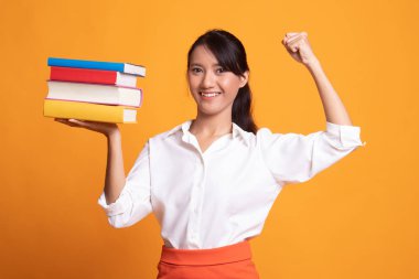 Genç Asyalı kadın ile eğitim kitap olabilir.