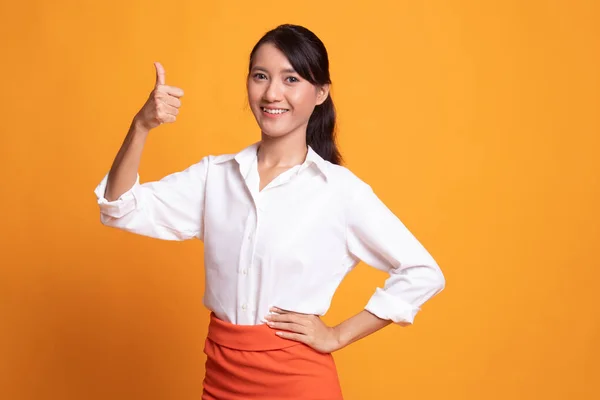 Junge asiatische Frau zeigen Daumen nach oben. — Stockfoto