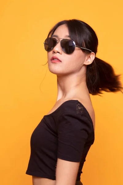 Potret wanita asia muda yang cantik — Stok Foto