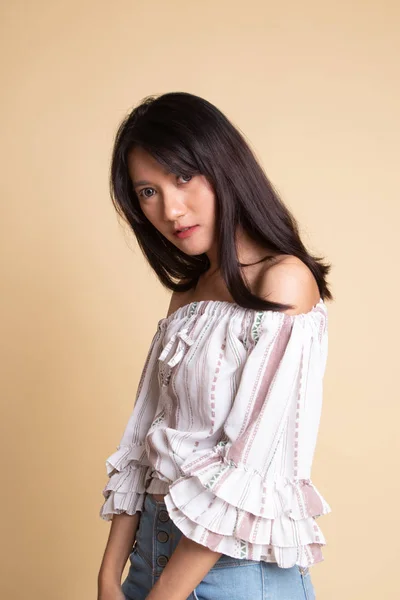 Porträt der schönen jungen asiatischen Frau — Stockfoto