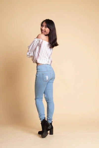 Full body of beautiful young asian woman — Stock Photo, Image