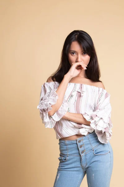 Retrato de bela jovem mulher asiática — Fotografia de Stock