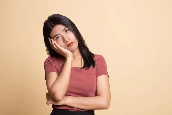 Hermosa joven asiática mujer llegar aburrido . —  Fotos de Stock