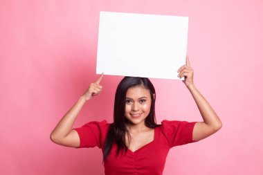 Boş işaret noktasına genç Asyalı kadın.