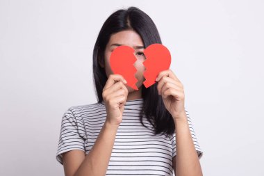 Güzel genç Asyalı kadın ile kırık kalp.