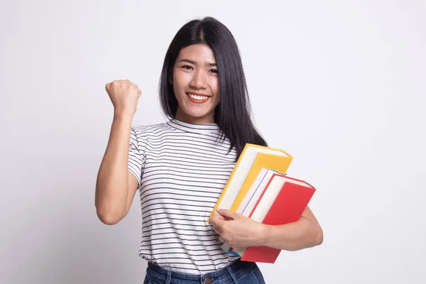 Junge asiatische Frau studiert mit May-Büchern. — Stockfoto