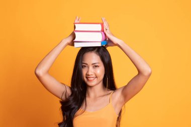 Genç Asyalı kadın ile eğitim kitap olabilir.