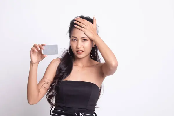 ブランク カードで若いアジア女性頭痛. — ストック写真