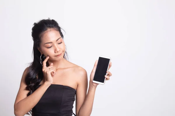 Jeune femme asiatique avec téléphone mobile. — Photo