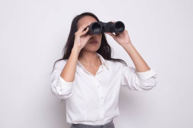 Dürbün ile genç Asyalı kadın.