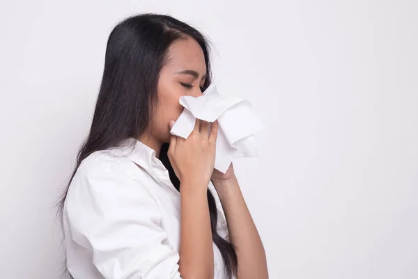 Fiatal ázsiai nő van influenza és a beteg. — Stock Fotó