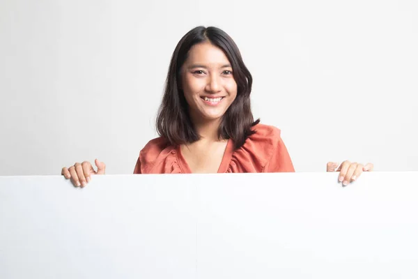 Jonge Aziatische Vrouw Met Leeg Teken Witte Achtergrond — Stockfoto