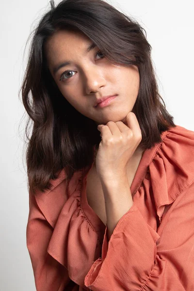 Portrét Krásné Mladé Asijské Ženy Bílém Pozadí — Stock fotografie