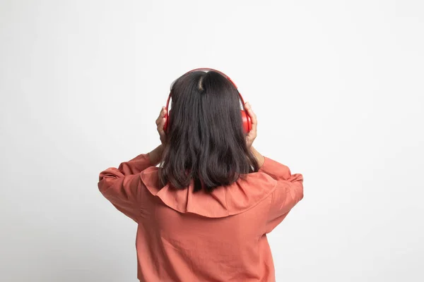 Mooi Aziatisch Meisje Luisteren Muziek Met Haar Hoofdtelefoon Witte Achtergrond — Stockfoto