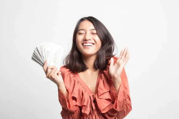Portrét Mladé Asijské Ženy Ukazující Spoustu Peněz Bankovky Bílém Pozadí — Stock fotografie
