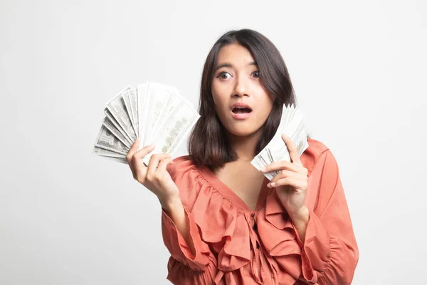 Retrato Una Joven Asiática Mostrando Montón Billetes Dinero Sobre Fondo —  Fotos de Stock