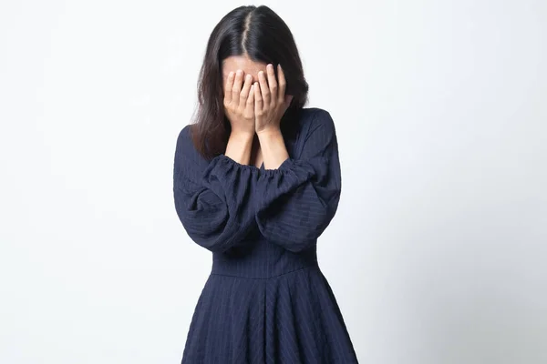 Triste Jeune Asiatique Femme Pleurer Avec Paume Face Sur Fond — Photo