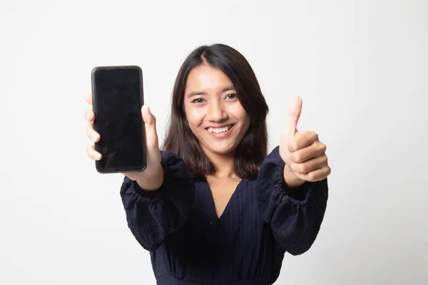 Joven Mujer Asiática Mostrar Pulgar Hacia Arriba Con Teléfono Móvil — Foto de Stock