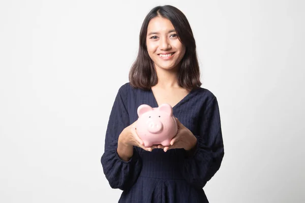 Ung Asiatisk Kvinna Med Gris Mynt Bank Vit Bakgrund — Stockfoto