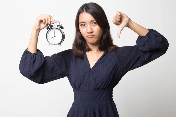 Jeune Femme Asiatique Pouces Vers Bas Avec Une Horloge Sur — Photo