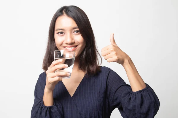 Joven Mujer Asiática Pulgares Arriba Con Vaso Agua Potable Sobre — Foto de Stock