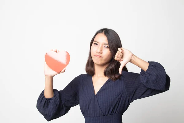 Mujer Asiática Triste Llorar Con Corazón Rojo Sobre Fondo Blanco —  Fotos de Stock