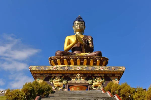 Estátua Buda Parque Buda Com Céu Azul Nuvens Fundo Como — Fotografia de Stock