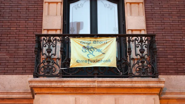 Bilbau Euskal Herria Espanha 2018 Varanda Decorada Com Cartaz Bandeira — Fotografia de Stock