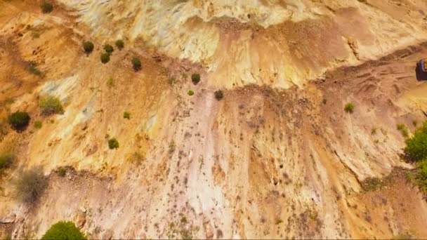 Flygfoto över en gruvdrift grop — Stockvideo