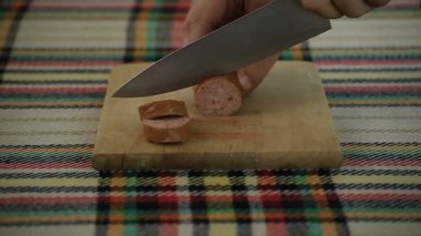 Otlar ve baharatlar nadenitsa denilen geleneksel Bulgar sosis kesme