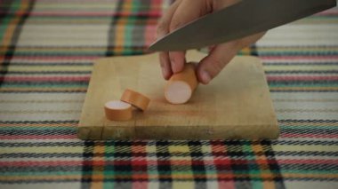 Nadenitsa krenvirsh olarak adlandırılan kesim geleneksel Bulgar frankfurter sosis.