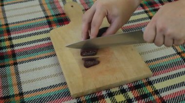 Kesme Bulgar geleneksel düz sosis sudzhuk denilen.