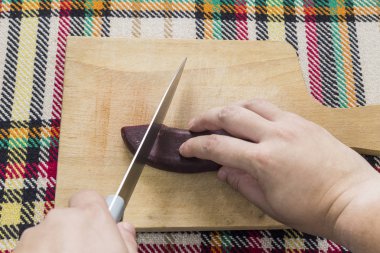 Sudzhuk olarak adlandırılan kesim Bulgar geleneksel düz sosis. Birinci şahıs bakış açısı kavramı.