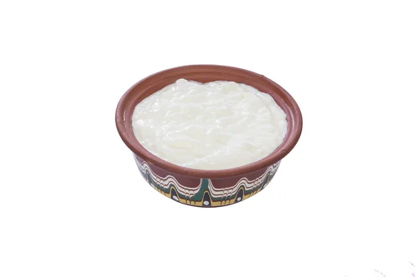 Традиционный Болгарский Йогурт Традиционной Миске Изолирован Белом Фоне — стоковое фото